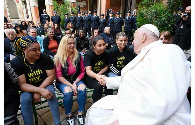 Papa Francis’ten, Venedik Bienali’ne ziyaret