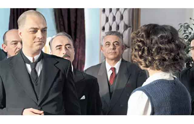 Akşam serinliğinde film keyfi