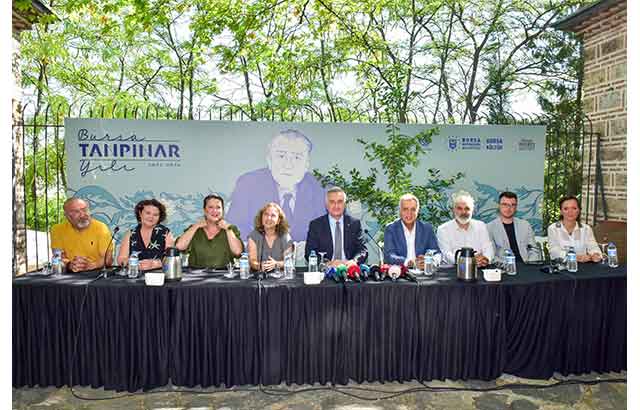 Bursa’da zaman Tanpınar’la akıyor