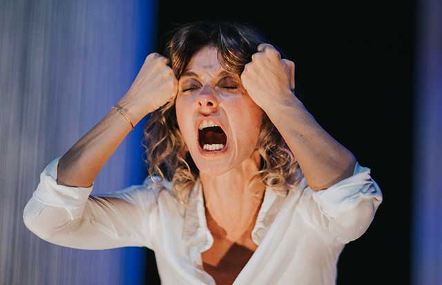 'Prima Facie'den ücretsiz performans  