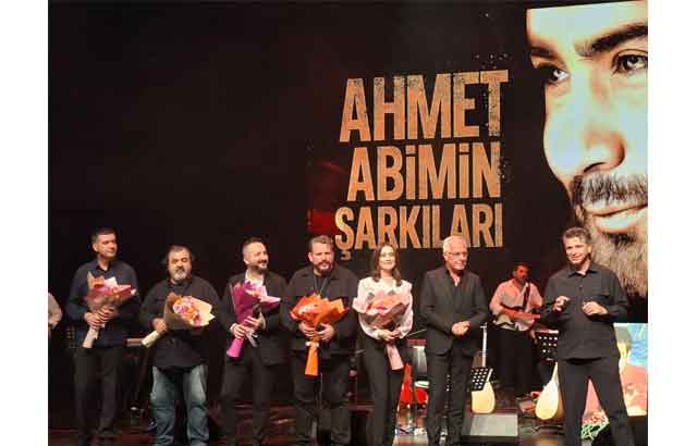 AKM'de duygu yüklü gece