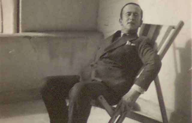 Araftaki yazar: Nahid Sırrı Örik