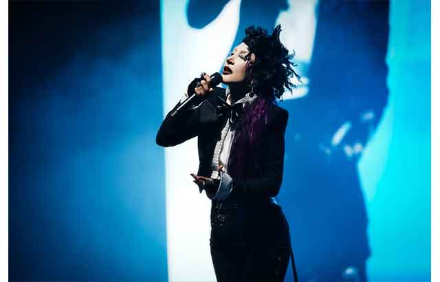 Hande Yener bir kez daha Sezen’e götürüyor