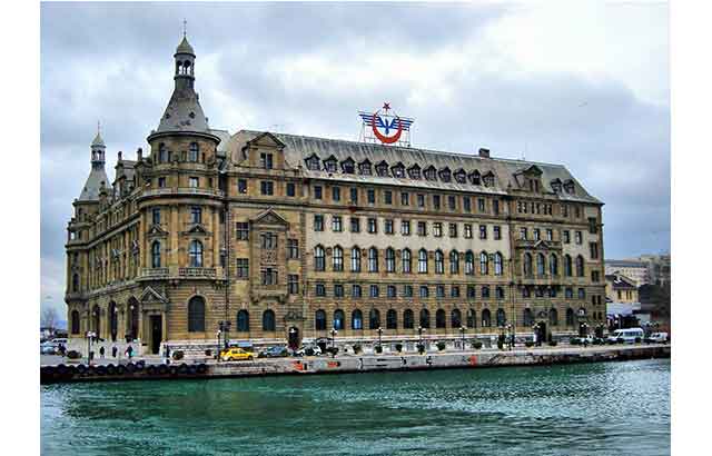 Haydarpaşa ve Sirkeci'ye dünyaca ünlü küratör