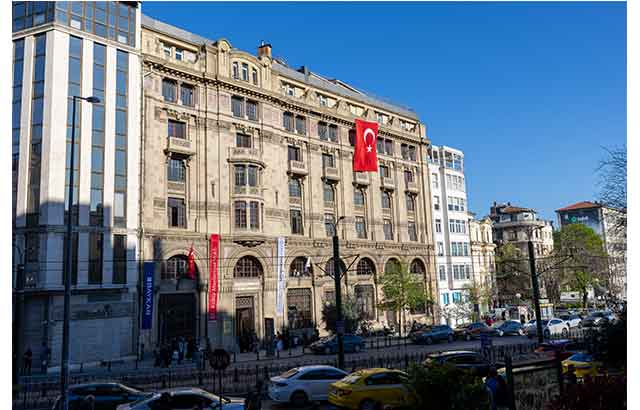 Karaköy Palas kapılarını yeniden açtı