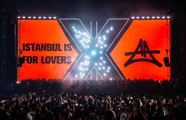 Adriatique “X” ile İstanbul’u salladı