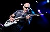 Gitar efsanesi Joe Satriani geliyor