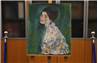  Klimt'in "The Portrait of a Lady" adlı tablosu galeri duvarında