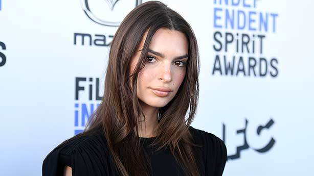 Emily Ratajkowski Neden Gulmuyor