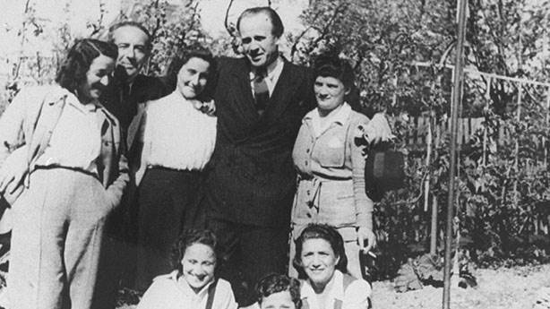 Oskar Schindler Holocaust Un Esiginde Insanca Bir Yasam