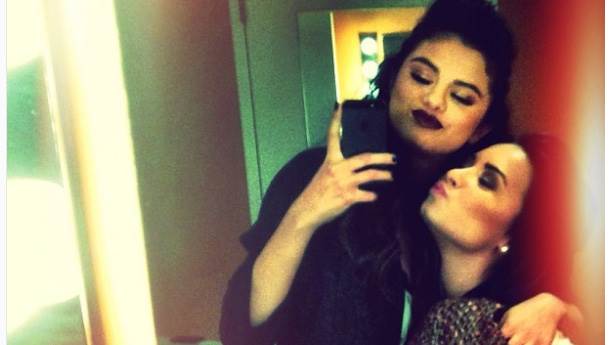 Demi Lovato Selena Gomez I Instagram Dan Silerek Zan Altinda Birakiyor