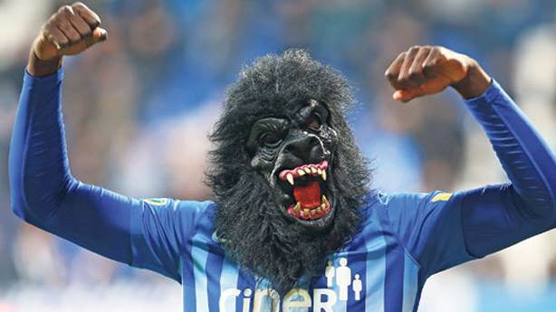 Mbaye Diagne canavar maskesiyle dünyanın en yararlı canavarı olabilir