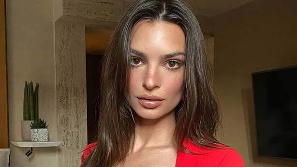 Emily Ratajkowski Neden Gulmuyor