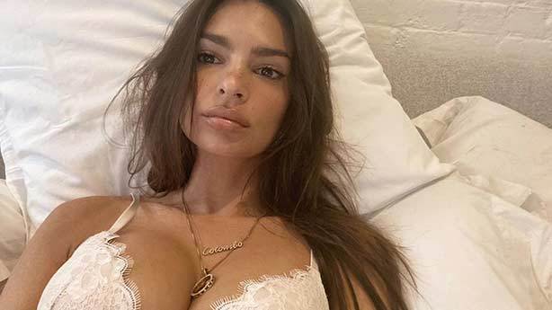 Emily Ratajkowski Neden Gulmuyor