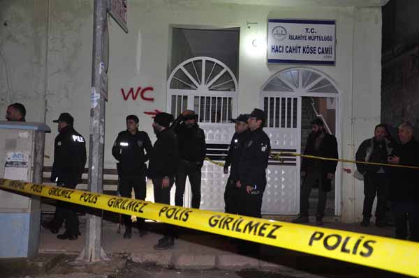 Cami tuvaletinde korkunÃ§ olay! Hemen polisi aradÄ±