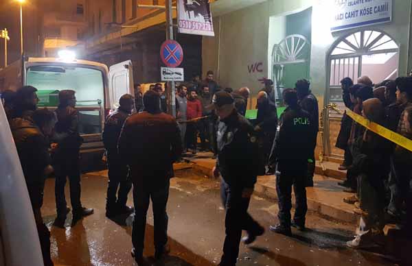 Cami tuvaletinde korkunÃ§ olay! Hemen polisi aradÄ±