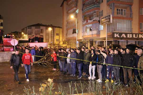 Ãok feci gÃ¶rÃ¼ntÃ¼ler var! Otomobil ikiye ayrÄ±ldÄ±