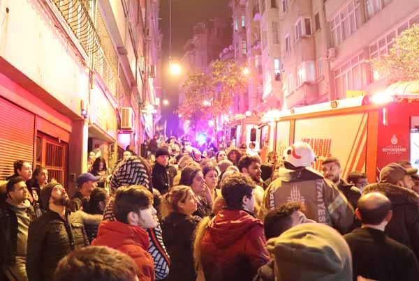 Gece yarÄ±sÄ± can pazarÄ±: 11 kiÅi bÃ¶yle kurtarÄ±ldÄ±