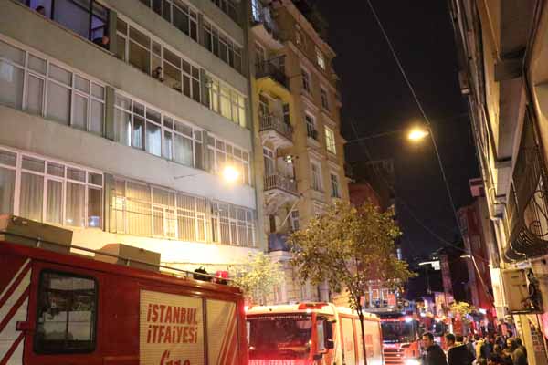 Gece yarÄ±sÄ± can pazarÄ±: 11 kiÅi bÃ¶yle kurtarÄ±ldÄ±