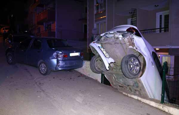 Mahalleli dÄ±ÅarÄ± fÄ±rladÄ±! ApartmanÄ±n otoparkÄ±nda...