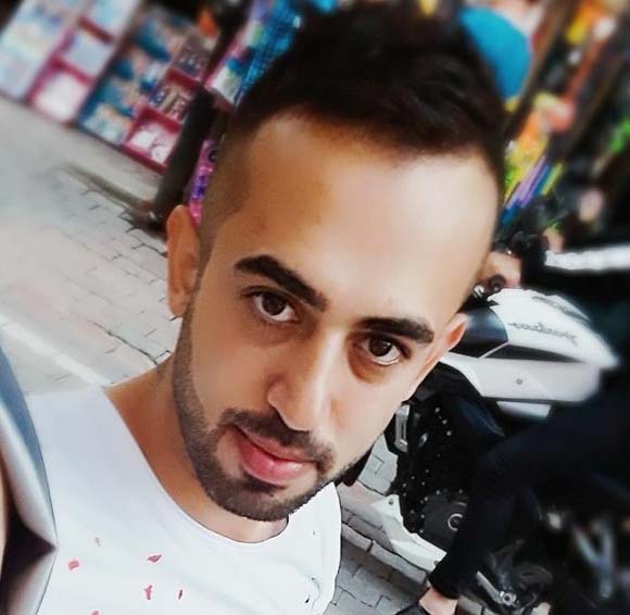 Sokak ortasÄ±nda dehÅet! EÅini defalarca bÄ±Ã§aklayarak Ã¶ldÃ¼rdÃ¼