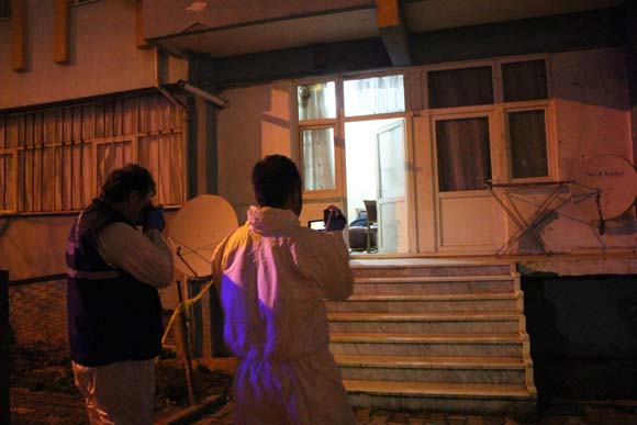 Bolu'da IraklÄ± eski polis dehÅeti! Ãnce bÄ±Ã§akladÄ± sonra boÄazÄ±nÄ± kesti...