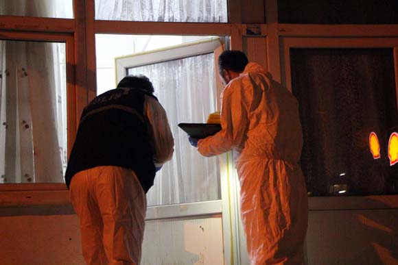 Bolu'da IraklÄ± eski polis dehÅeti! Ãnce bÄ±Ã§akladÄ± sonra boÄazÄ±nÄ± kesti...
