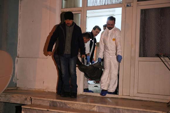 Bolu'da IraklÄ± eski polis dehÅeti! Ãnce bÄ±Ã§akladÄ± sonra boÄazÄ±nÄ± kesti...