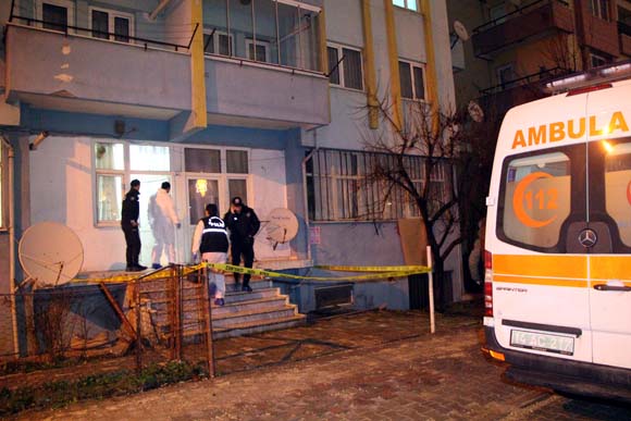Bolu'da IraklÄ± eski polis dehÅeti! Ãnce bÄ±Ã§akladÄ± sonra boÄazÄ±nÄ± kesti...