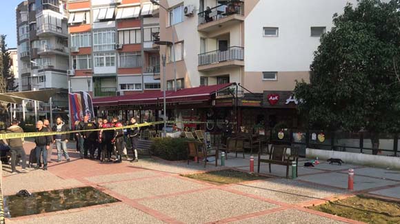 Ä°zmir'de silahlÄ± genÃ§ dehÅet saÃ§tÄ±!