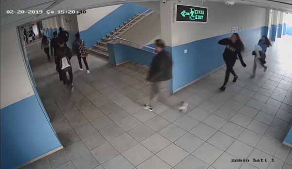 SÄ±nÄ±ftaki dehÅetin yeni gÃ¶rÃ¼ntÃ¼leri ortaya Ã§Ä±ktÄ±!