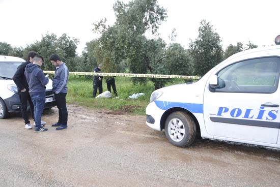 CansÄ±z bedeni bulundu! YanÄ±ndaki Ã§uvalÄ±n iÃ§ine baktÄ±lar...