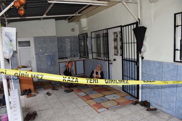 Evinde elleri ve ayaklarÄ± baÄlÄ± Åekilde Ã¶lÃ¼ bulundu