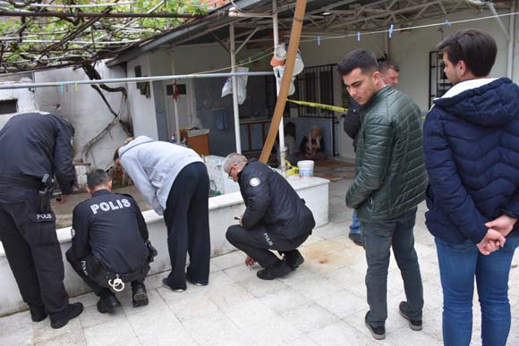 Evinde elleri ve ayaklarÄ± baÄlÄ± Åekilde Ã¶lÃ¼ bulundu