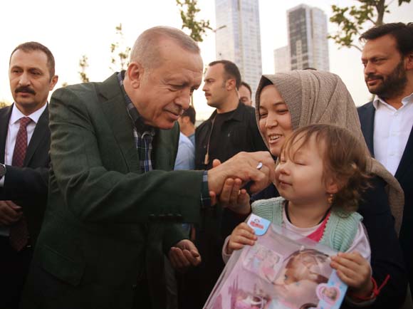 CumhurbaÅkanÄ± ErdoÄan sahilde vatandaÅlarla iftar yaptÄ±