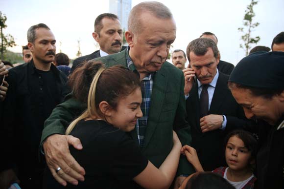 CumhurbaÅkanÄ± ErdoÄan sahilde vatandaÅlarla iftar yaptÄ±