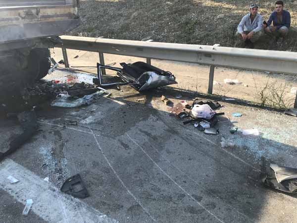Son dakika... Feci kaza! AraÃ§ bu hale geldi
