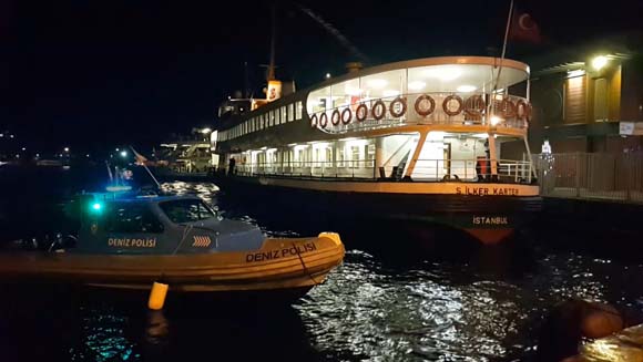 KadÄ±kÃ¶y-EminÃ¶nÃ¼ vapurunda 'silah' Åoku! Birden ateÅ etti...
