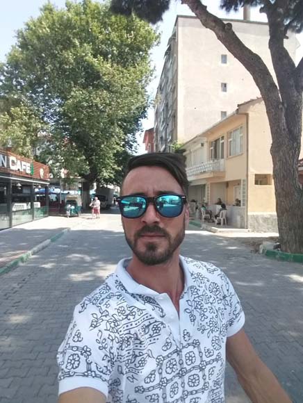 Otomobilinde baÅÄ±ndan vurulmuÅ halde bulundu!
