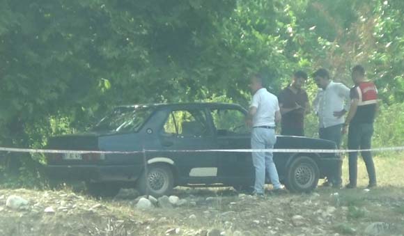 Otomobilinde baÅÄ±ndan vurulmuÅ halde bulundu!