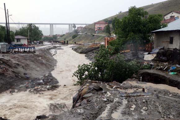 Ankara'da sel can aldÄ±! Valilikten Ã¶lenlerle ilgili aÃ§Ä±klama geldi...