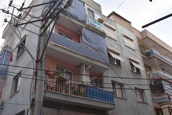 Ä°zmir'de baba dehÅet saÃ§tÄ±! Ä°ki kÄ±zÄ±nÄ± av tÃ¼feÄiyle vurdu