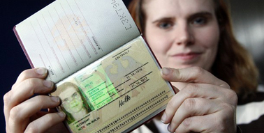 Yeni pasaportlar hizmete sunuldu