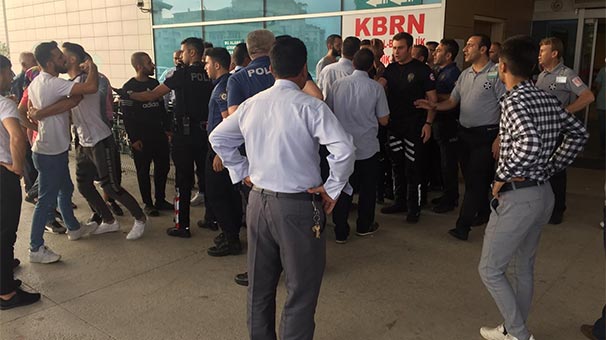 Sokakta baÅladÄ±lar yetmedi bir de... OrtalÄ±k savaÅ alanÄ±na dÃ¶ndÃ¼